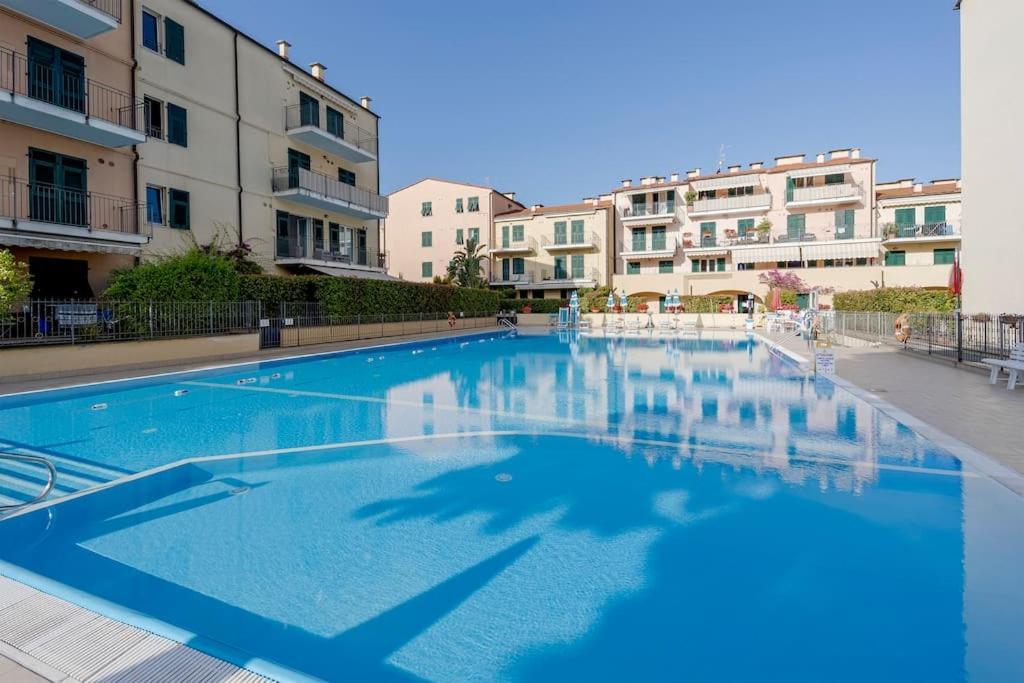 임페리아 Fronte Mare-Piscina- Pista Ciclabile 아파트 외부 사진